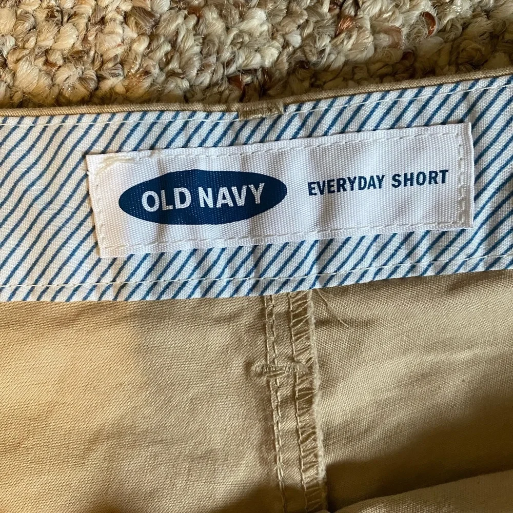 Old Navy Khaki Shorts - Picture 4 of 4